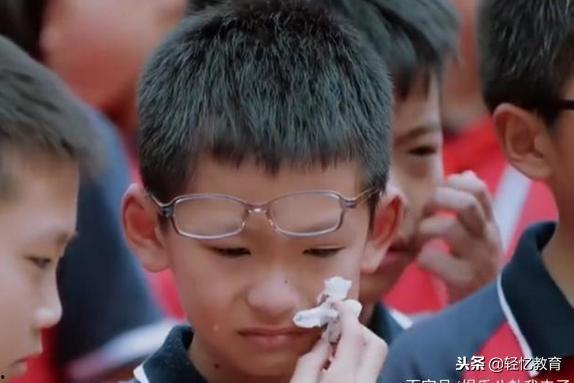 娱乐吃瓜君男孩化妆